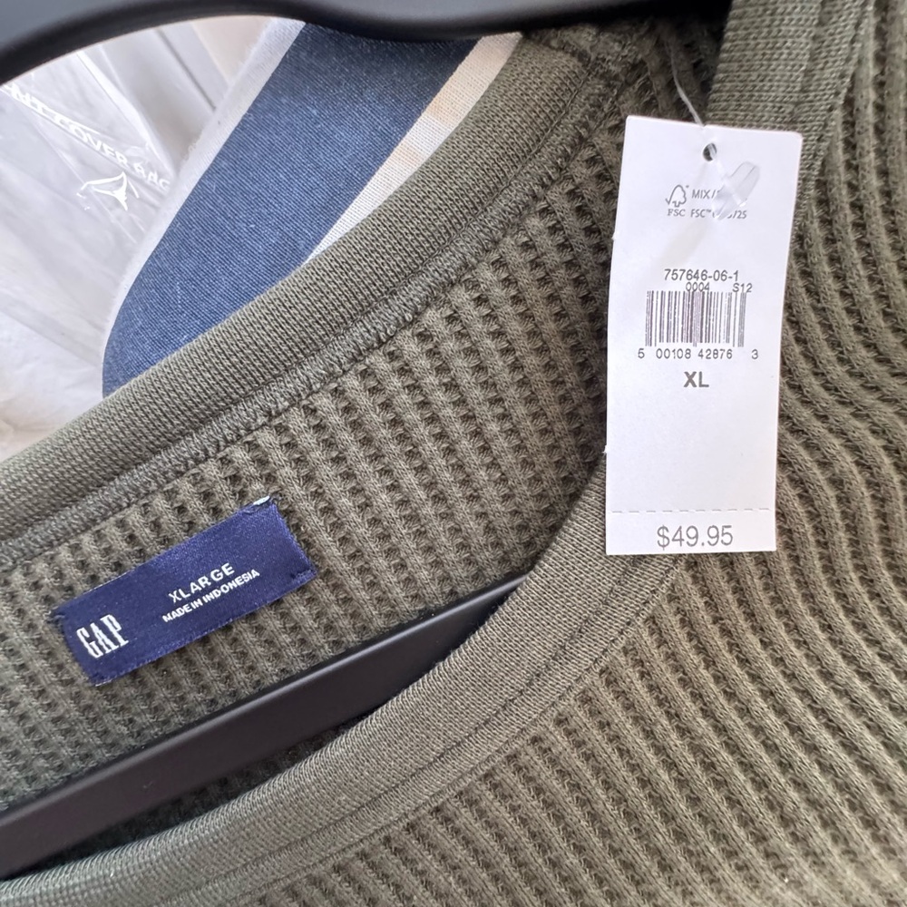 GAP women’s Waffle Knit Sweater - Olive